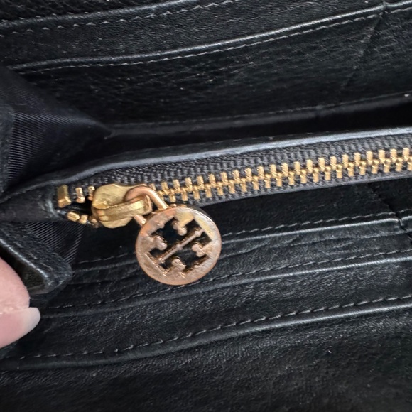 Tory Burch black leather wallet in good condition 8” long. - Picture 6 of 6